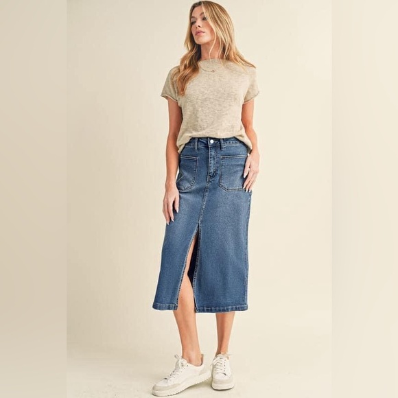 Denim skirt with slit - Picture 5 of 8